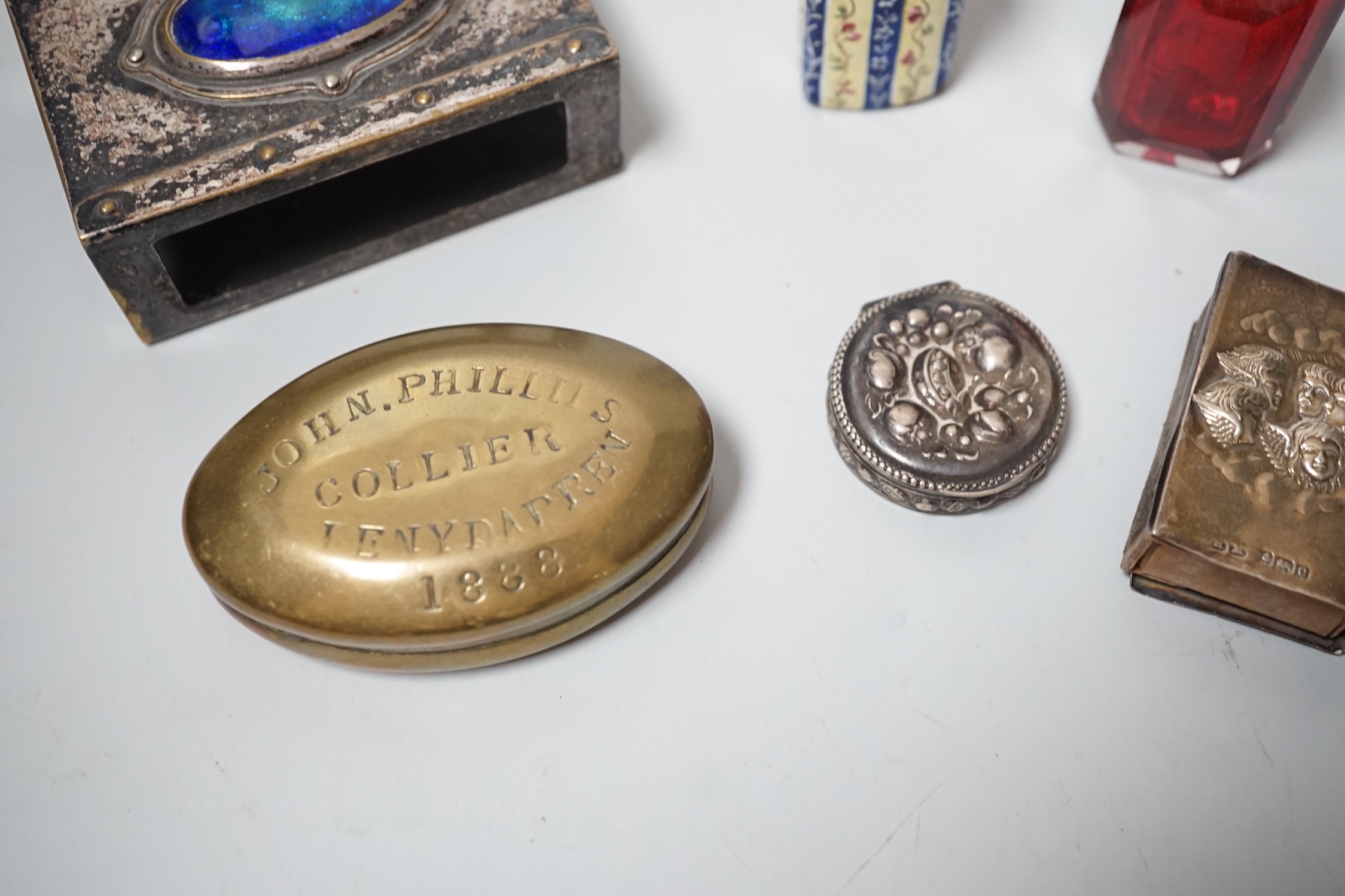 A Welsh miner's snuff box, other small boxes (6)